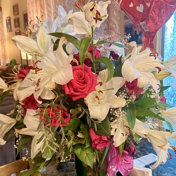 Wes' Flowers - Bouquet of flowers. - Florists Near Me - Temecula, California Wes' Flowers - Bouquet of flowers. - Florists Near Me - Temecula, California