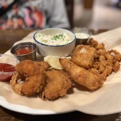 Line & Lure Seafood Kitchen & Tap - Captain's Platter was magnificent
