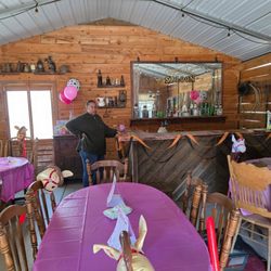 Copper Horse Riding Ranch - Decorating the salon for the party.
