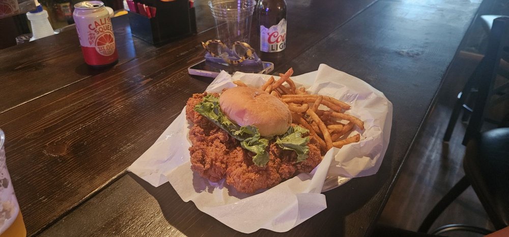 Goofy Goose Lakeside Bar & Grill Logo