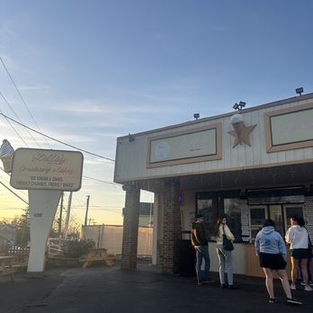 Stella’s Creamery & Cakes - Ice Cream & Frozen Yogurt Near Me - Schenectady, New York Stella’s Creamery & Cakes - Ice Cream & Frozen Yogurt Near Me - Schenectady, New York
