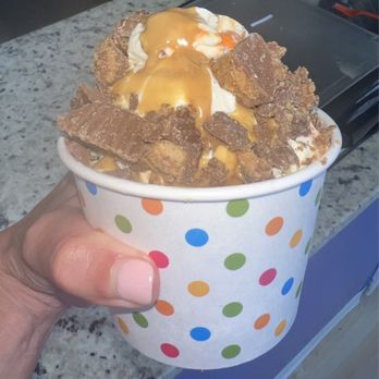 Ryan's Homemade Ice Cream - Medium size fudge m&m, Reese's blast, and cookies & cream (best flavor) very good! - Ice Cream & Frozen Yogurt Near Me - Hazlet, New Jersey