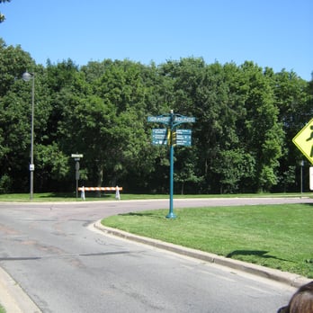Lake Harriet - one of the many sign post on the grand rounds around the lakes - Parks Near Me - Minneapolis, Minnesota Lake Harriet - one of the many sign post on the grand rounds around the lakes - Parks Near Me - Minneapolis, Minnesota