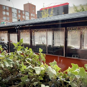 Campania Coal Fired Pizza - Well thought out outdoor seating. - Pizza Near Me - Brooklyn, New York