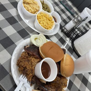 J & B Barbecue & Catering - Barbeque Near Me - Henderson, Kentucky J & B Barbecue & Catering - Barbeque Near Me - Henderson, Kentucky