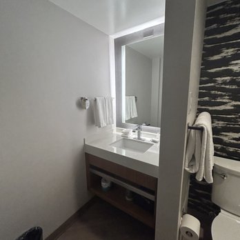 Fort Collins Marriott - Bathroom - Hotels Near Me - Fort Collins, Colorado Fort Collins Marriott - Bathroom - Hotels Near Me - Fort Collins, Colorado