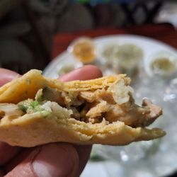 Tacos El Pollo - Pollo (chicken) tacos with avocado and cheese