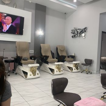 Vogue Nail Bar - Pedicure station - Nail Salons Near Me - Greenville, Texas