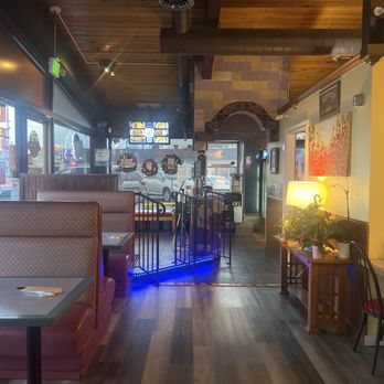 Columbia Eats Bar & Grill - Entryway, dining - Asian Fusion Near Me - Longview, Washington