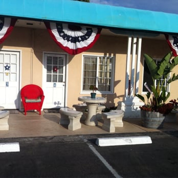 Cayucos Motel - Motel decorated for Fourth of July - Hotels Near Me - Cayucos, California