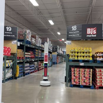 BJ's Market - Robot not being creepy - Discount Store Near Me - Warwick, Rhode Island