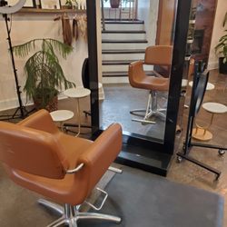 DEPT.two - Two stylist salon
