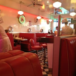 Eddie Rocket's - The 50's diner look