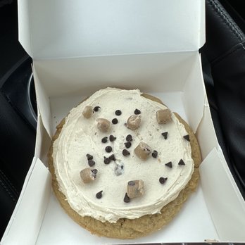 Crumbl - Normal - Cookie Dough - Bakeries Near Me - Normal, Illinois