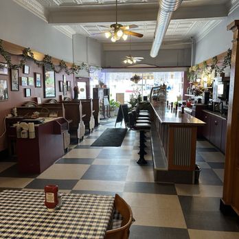 Jen's Alpine Cafe & Soup Kitchen - Looking towards the front - Cafes Near Me - Baraboo, Wisconsin