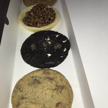 Crumbl - Novi - Bakeries Near Me - Novi, Michigan