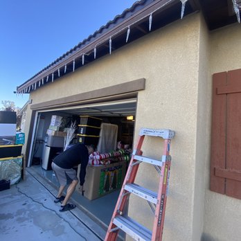 Tormenta Electric - Before garage lights - Electricians Near Me - Murrieta, California Tormenta Electric - Before garage lights - Electricians Near Me - Murrieta, California