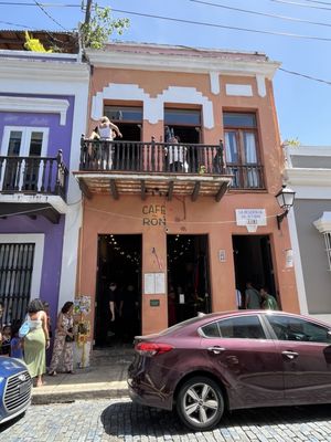 Café con Ron by null