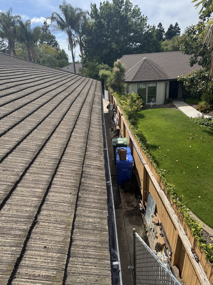 Slide of Roof Gutter Expert