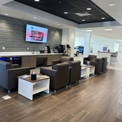 Ray Skillman Ford - waiting area