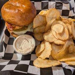 The Filling Station - Burger with chips