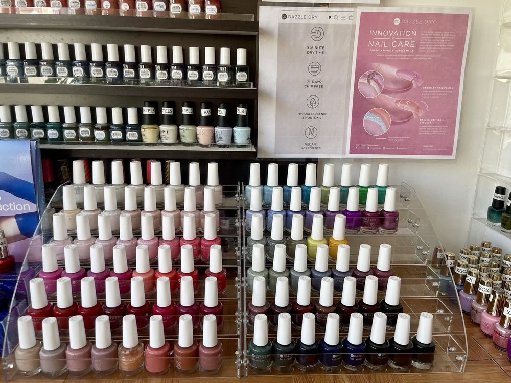 iColor Nails & Spa Logo