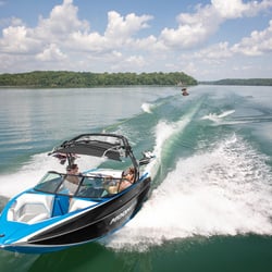Rinker's Boat World - MOOMBA