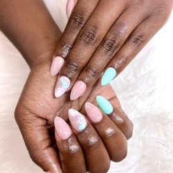 Magic Lashes & Nails - Short gelx set with design.