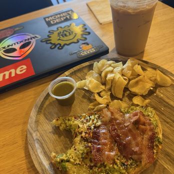 Moe Green's Coffee Bar - Avocado toast and caramel macchiato - Coffee & Tea Near Me - El Paso, Texas