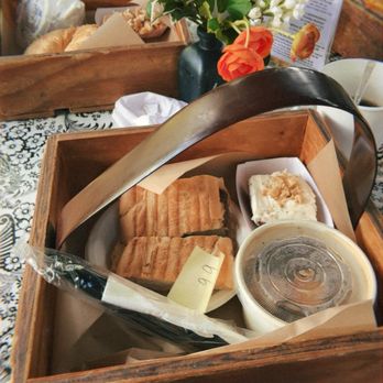 Back Porch - Picnic Basket - American Near Me - Lake Alfred, Florida
