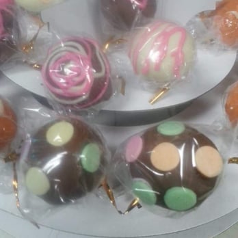 Café Hold'Em - a variety of chocolate lollipops - Cafes Near Me - Montreal, Quebec