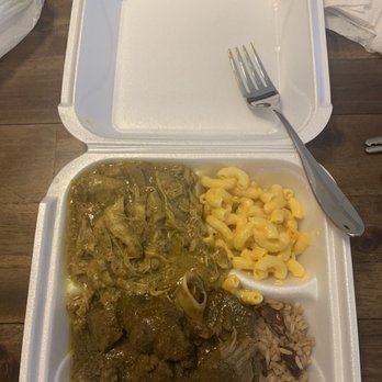Da Blue Lagoon: Jamaican Kitchen - Coconut chicken curry and goat curry with Mac and cheese - Caribbean Near Me - Indianapolis, Indiana