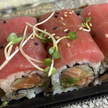 Ebisu Japanese Restaurant - You may not notice it, but the tuna's color is fading. - Sushi Bars Near Me - Austin, Texas