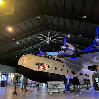 New England Air Museum - Huge hangar for multiple huge aircraft - Museums Near Me - Windsor Locks, Connecticut New England Air Museum - Huge hangar for multiple huge aircraft - Museums Near Me - Windsor Locks, Connecticut