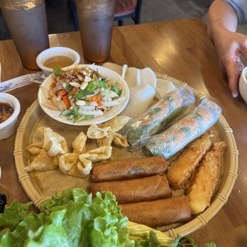 Saigon Jade Restaurant - 1. Mẹt Khai Vị 5 Món / Appetizer Sampler - Vietnamese Near Me - Mesa, Arizona Saigon Jade Restaurant - 1. Mẹt Khai Vị 5 Món / Appetizer Sampler - Vietnamese Near Me - Mesa, Arizona