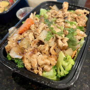 The Coconut Elk Grove - Garlic Pepper w/ chicken - Thai Near Me - Elk Grove, California The Coconut Elk Grove - Garlic Pepper w/ chicken - Thai Near Me - Elk Grove, California
