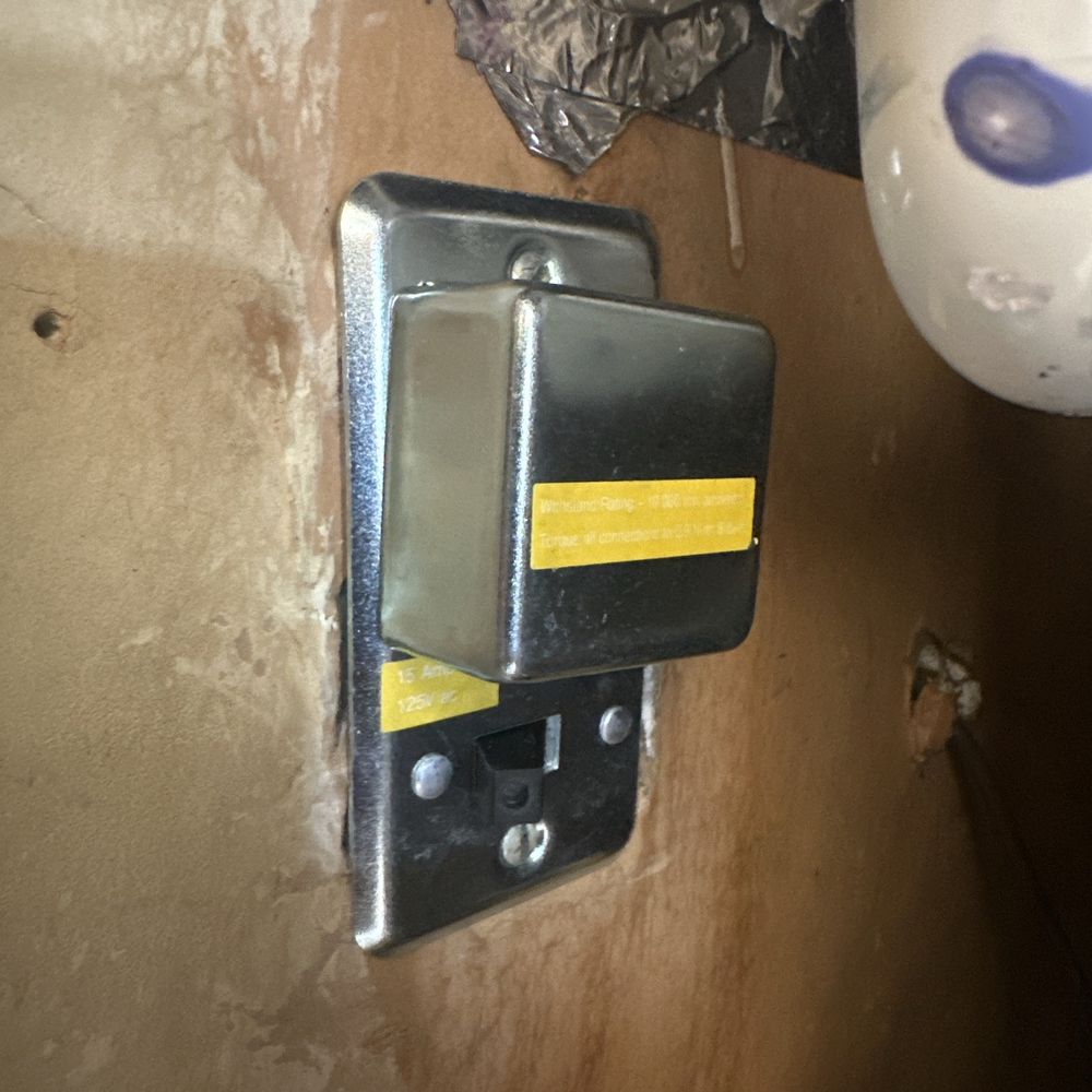 HVAC & Insulation Gurus - New power switch installed. Old was a traditional switch that was burnt!! - Heating & Air Conditioning/HVAC Near Me - San Jose, California HVAC & Insulation Gurus - New power switch installed. Old was a traditional switch that was burnt!! - Heating & Air Conditioning/HVAC Near Me - San Jose, California