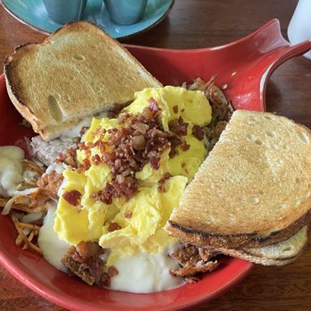 Skillets Cafe - Southern skillet with sourdough - Breakfast & Brunch Near Me - Windsor, California Skillets Cafe - Southern skillet with sourdough - Breakfast & Brunch Near Me - Windsor, California