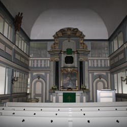 Kirche - Altar und Schiffergestühl