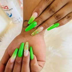 Queen Nails