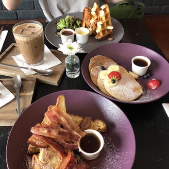 Venue - The buttermilk pancakes, chicken & waffles and french toast - Bars Near Me - Prague, Puerto Rico
