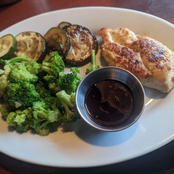 Ruby Tuesday - My chicken, bourbon glaze on side and zucchini and broccoli - Burgers Near Me - Sharonville, Ohio Ruby Tuesday - My chicken, bourbon glaze on side and zucchini and broccoli - Burgers Near Me - Sharonville, Ohio