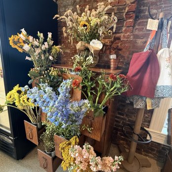 Picky Cafe - Flowers to go! - Coffee & Tea Near Me - St. Louis, Missouri Picky Cafe - Flowers to go! - Coffee & Tea Near Me - St. Louis, Missouri