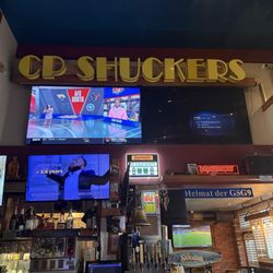 C P Shuckers Cafe & Raw Bar - Bar area