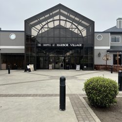 Shoppes at Harbor Village