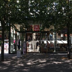 Uniqlo - Another entrance