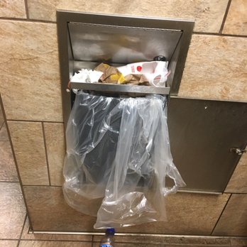 Royal Farms - Trash everywhere !! - Bakeries Near Me - Queen Anne, Maryland