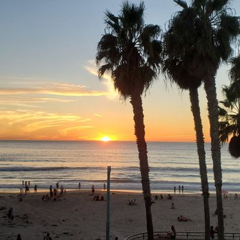 Ocean Park Inn - GREAT Sunset view from our room... this hotel is very clean. - San Diego, CA