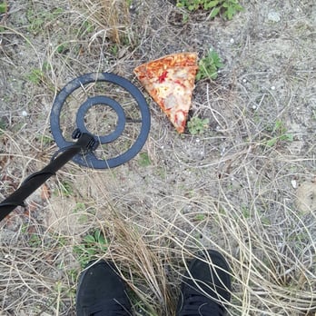 Pepperoni Grill - My pizza detector led me to the PepperoniGrill where I found the treasure I was looking for - Pizza Near Me - Oak Island, North Carolina