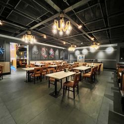 The Bucket Crab & Crawfish - Dining room
